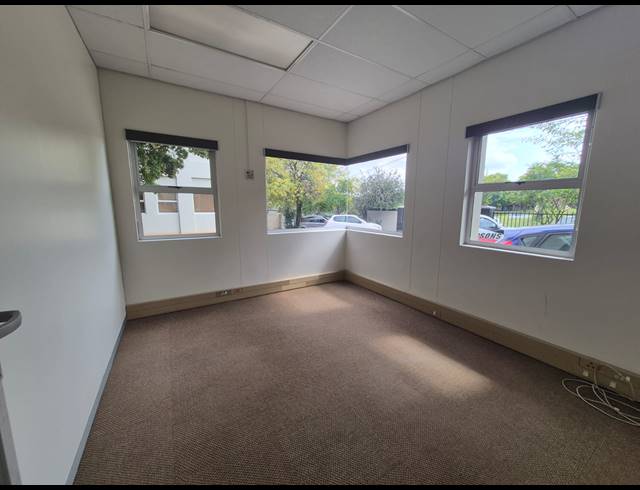 240M² OFFICE TO LET IN PAARDEPLAATS AH
